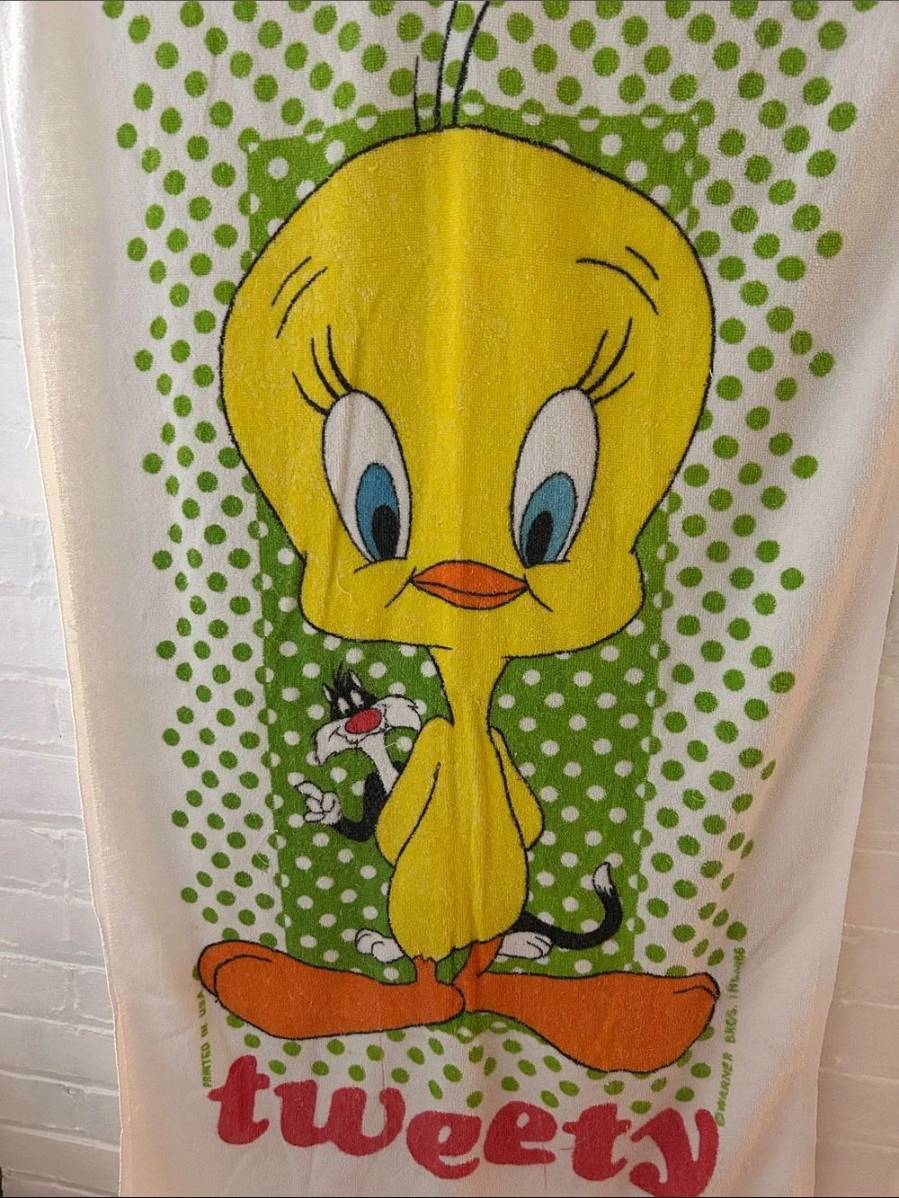 vintage 1980s Warner Bros. Looney Tunes beach towel Tweety Bird and Sylvester